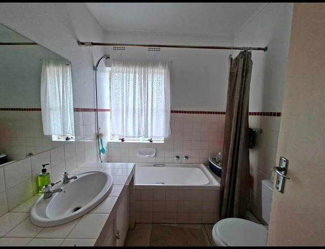2 BEDROOM TOWNHOUSE FOR SALE IN WINDSOR EAST